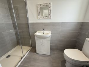 Ensuite- click for photo gallery